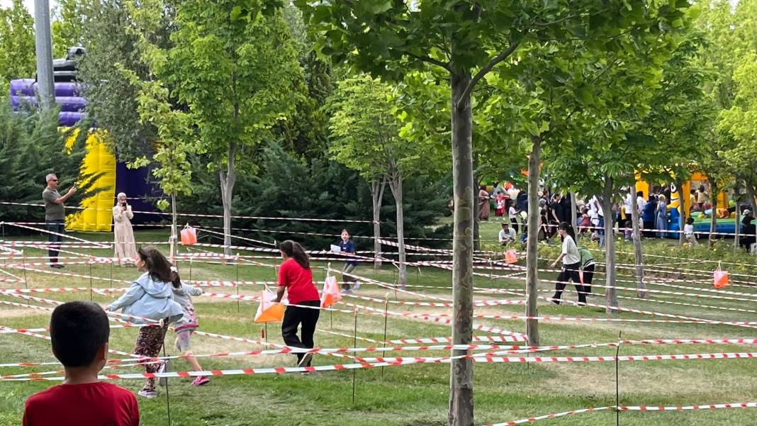 Selçuklu’da karne sevinci şenliğe dönüştü! Yüzlerce çocuk akın etti 6